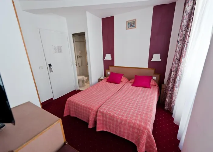 Hotel Royal Bergère 3*